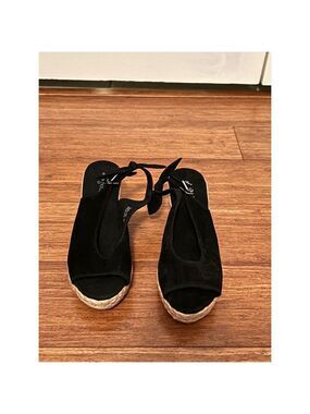 Angeline “Jackie” Black Wedge Sandals Size 7